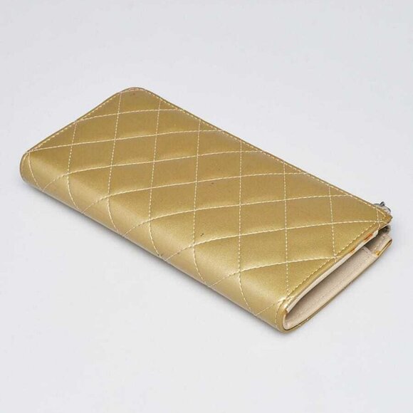 Chanel Beige Quilted Patent Leather CC Zip Wallet - Picture 2 of 10